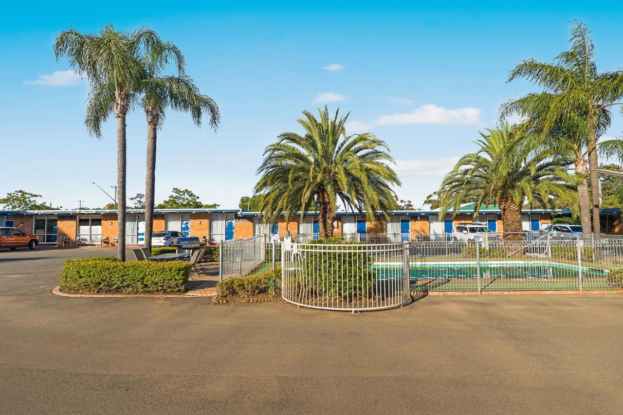 Plainsman Motel Форбс Экстерьер фото