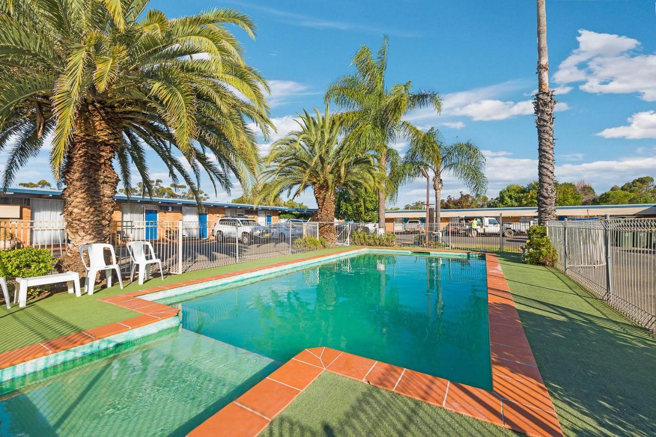 Plainsman Motel Форбс Экстерьер фото