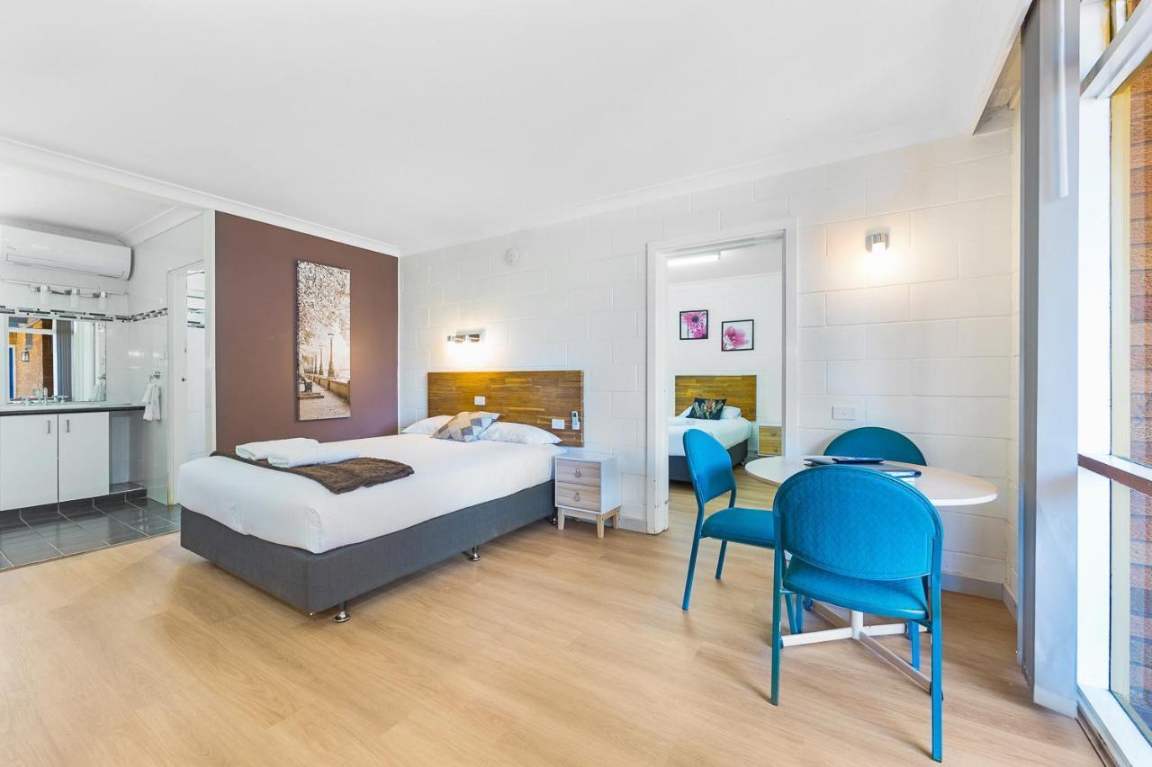 Plainsman Motel Форбс Экстерьер фото