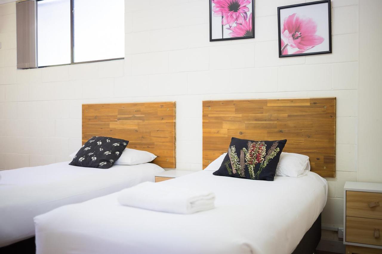 Plainsman Motel Форбс Экстерьер фото