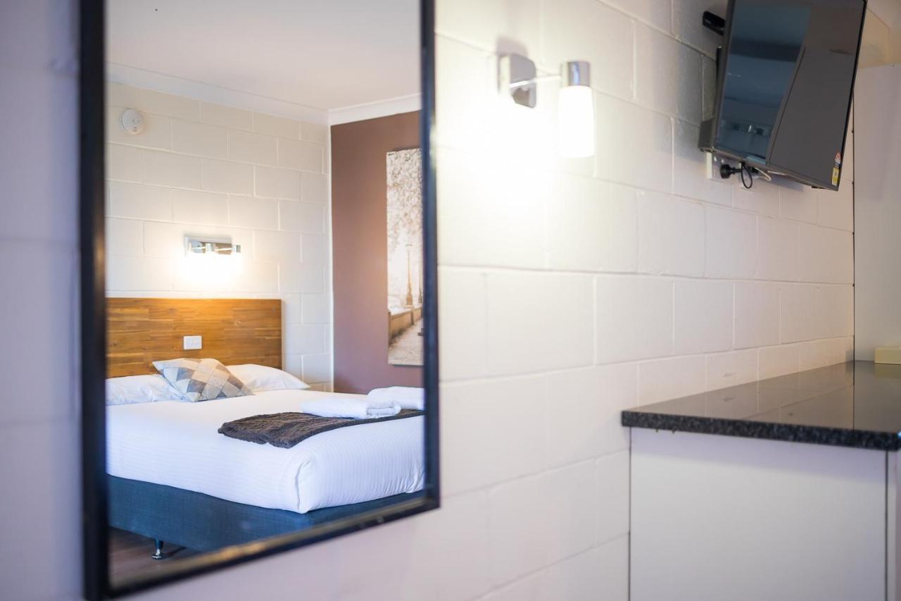 Plainsman Motel Форбс Экстерьер фото