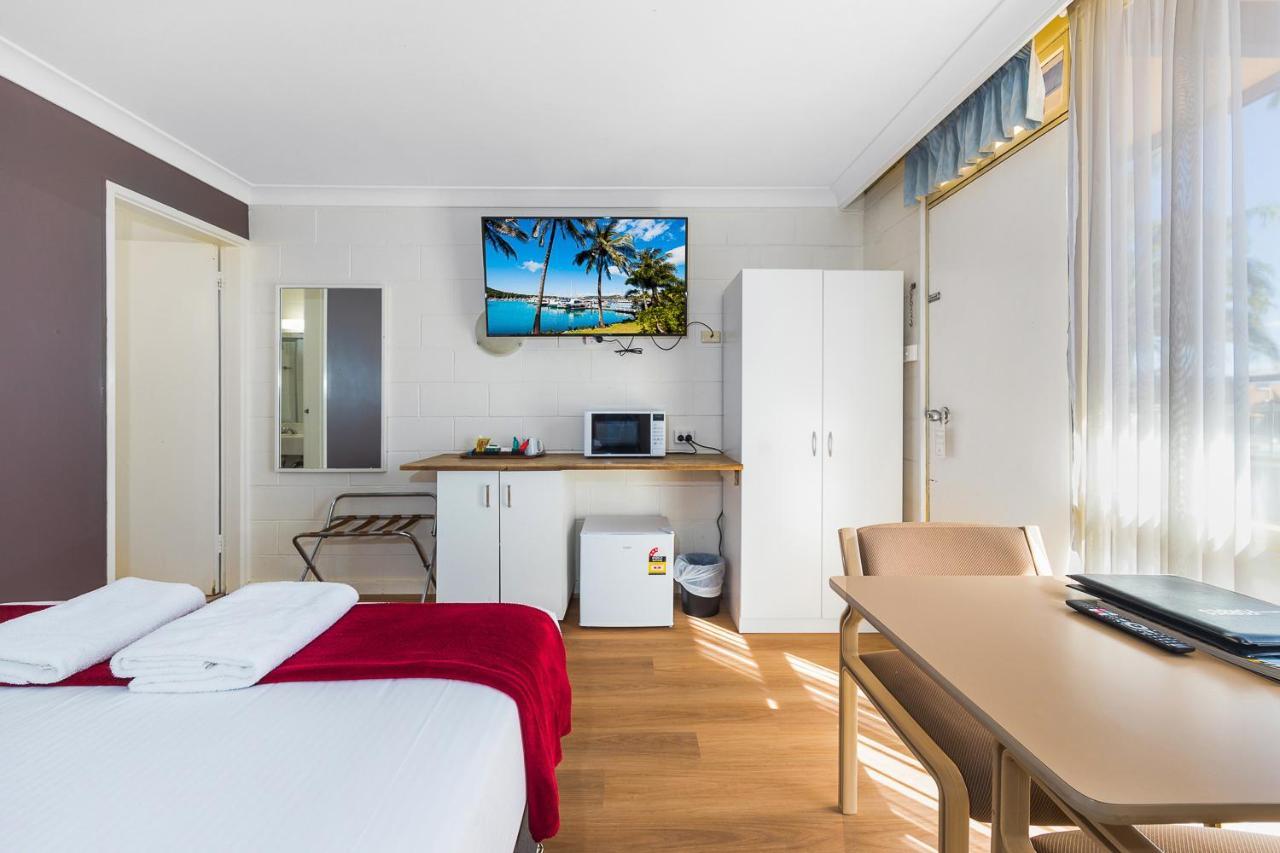 Plainsman Motel Форбс Экстерьер фото