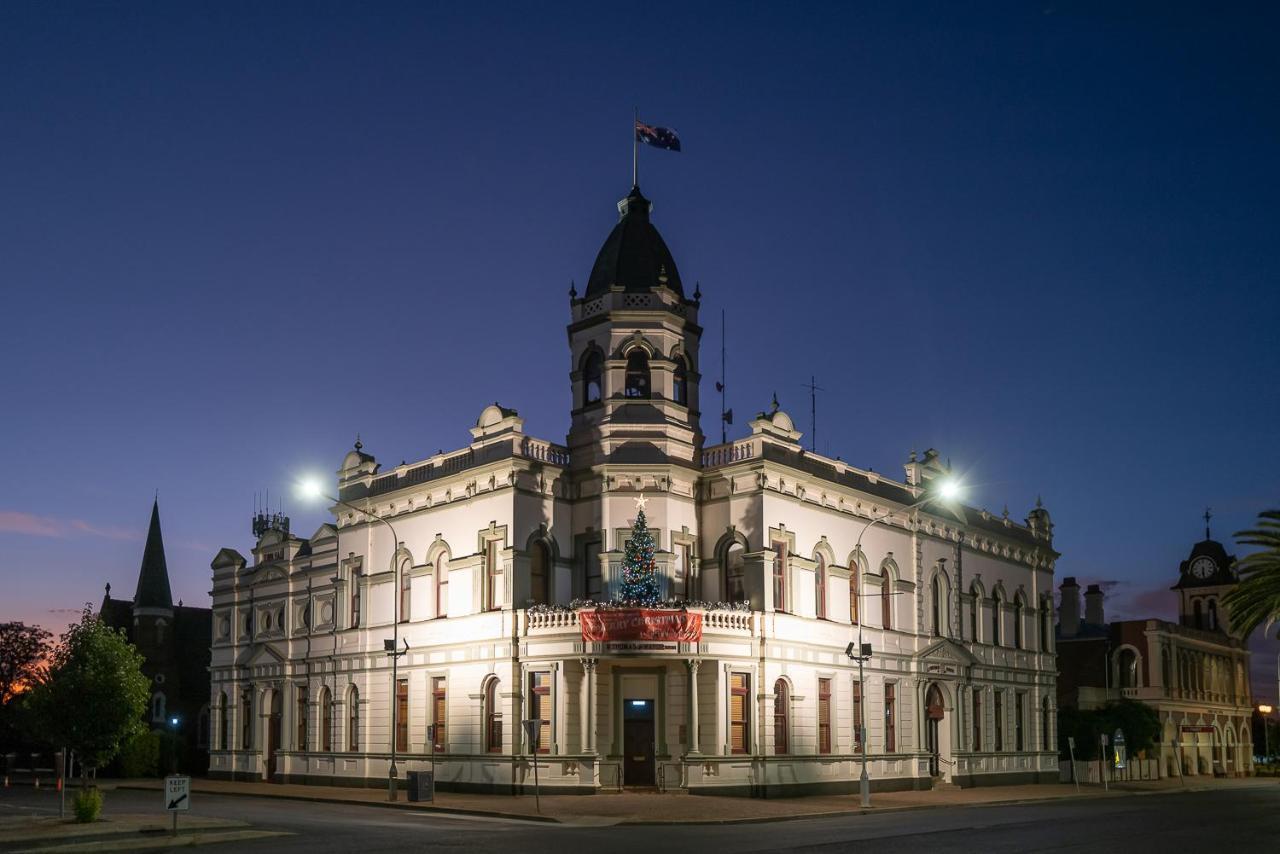 Plainsman Motel Форбс Экстерьер фото