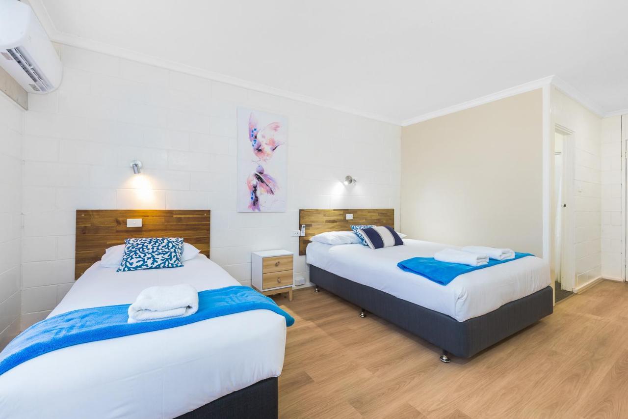 Plainsman Motel Форбс Экстерьер фото
