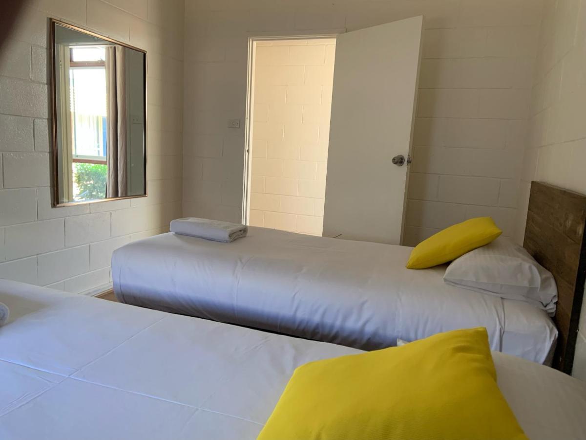 Plainsman Motel Форбс Экстерьер фото